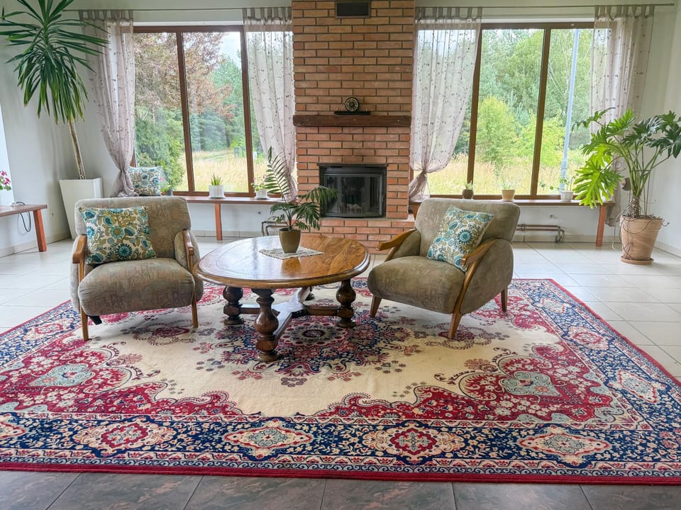 Living room, Seating area