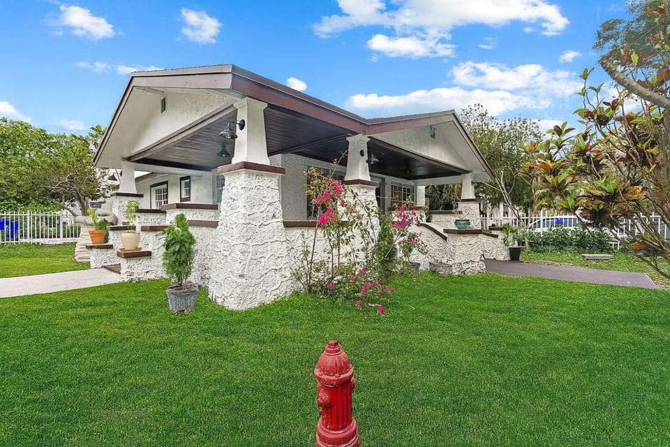 Property building, Day, Garden, Garden view