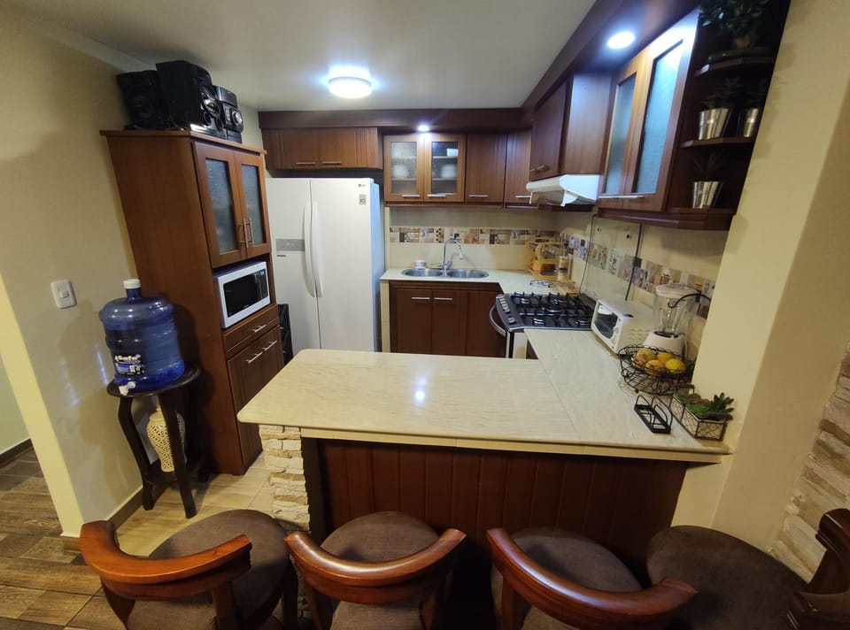 Kitchen or kitchenette, Dining area, minibar, pet friendly, stove