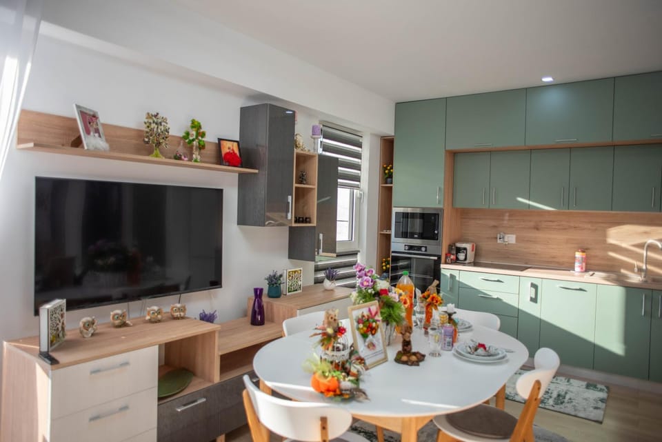 Communal lounge/ TV room, TV and multimedia, Kitchen or kitchenette, Dining area
