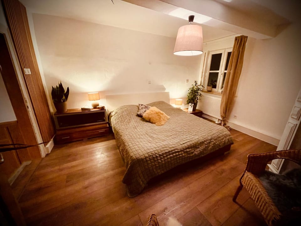 Bed, Photo of the whole room, Bedroom