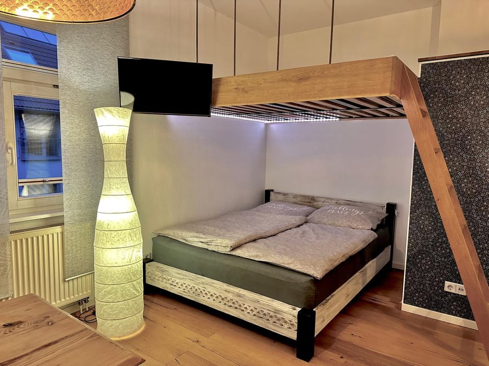 Bedroom, bunk bed