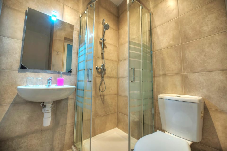 Seafront bright & spacious 2 bedrooms GOGZR-1 Apartment in Malta