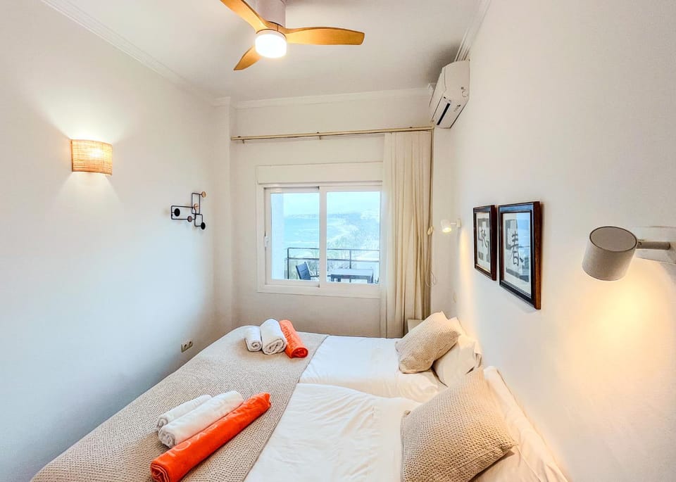 Bedroom, towels, air conditioner