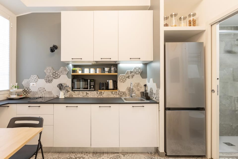 heating, internet, microwave, stove, kitchen, air conditioner