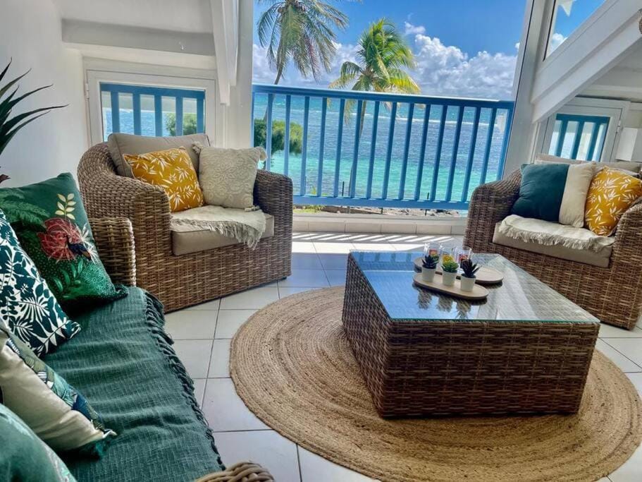 Ti MACLOA - Appartement les pieds dans l'eau Apartment in Sainte-Anne