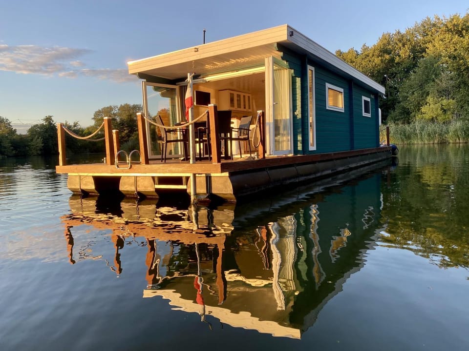 Property building, Day, Natural landscape, Lake view, River view