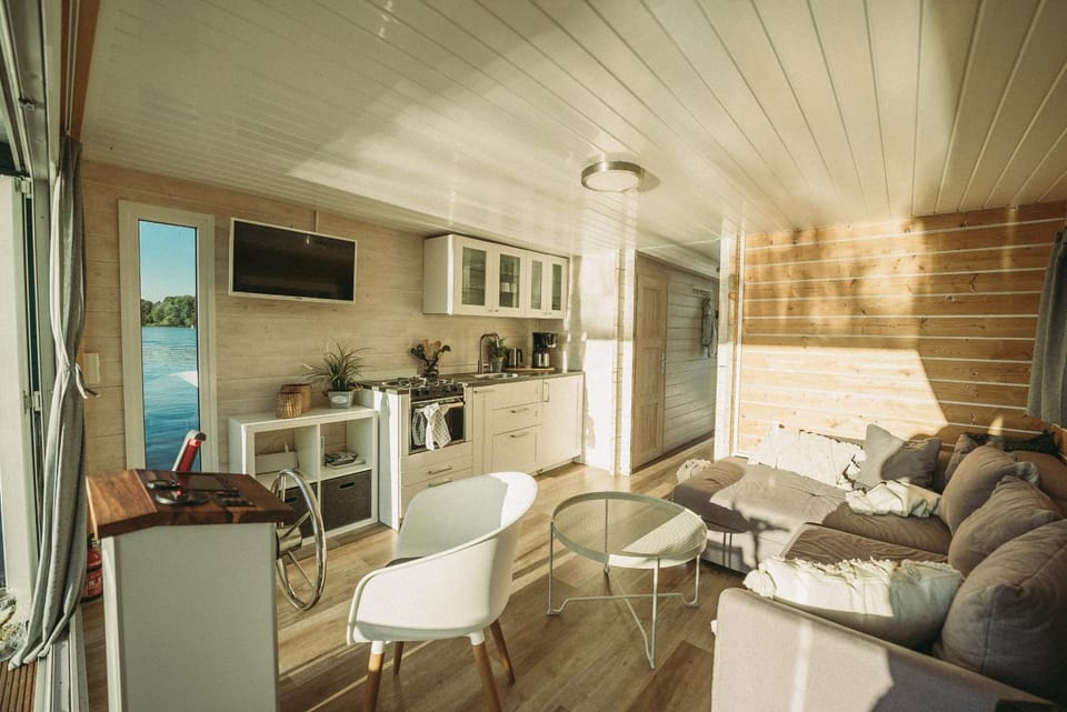 Communal lounge/ TV room, TV and multimedia, Kitchen or kitchenette, Kitchen or kitchenette, Living room, Dining area, pet friendly, kitchen