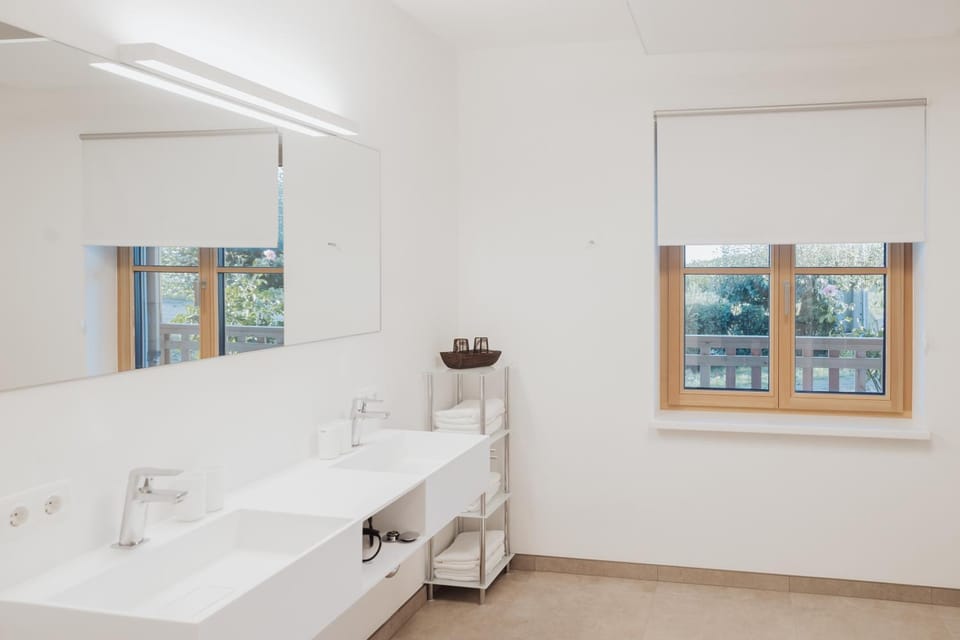 Bathroom, towels