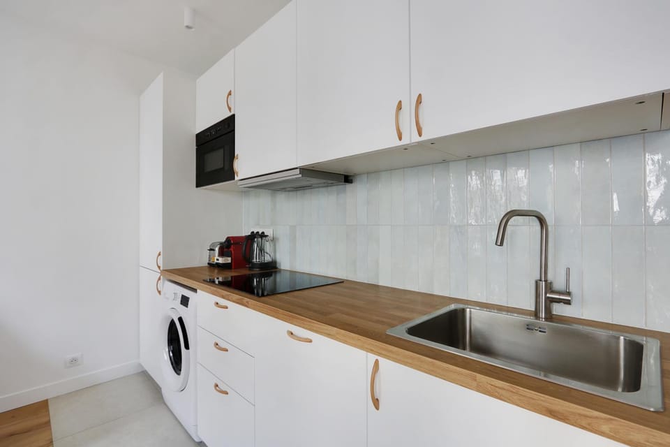 Kitchen or kitchenette, dishwasher, minibar, stove