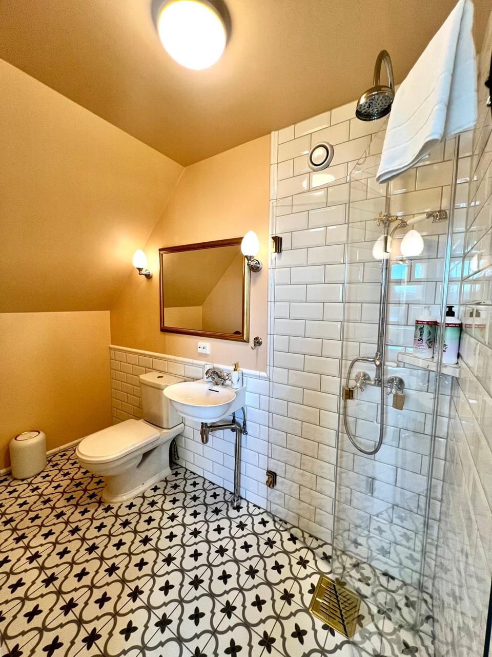 Toilet, Property building