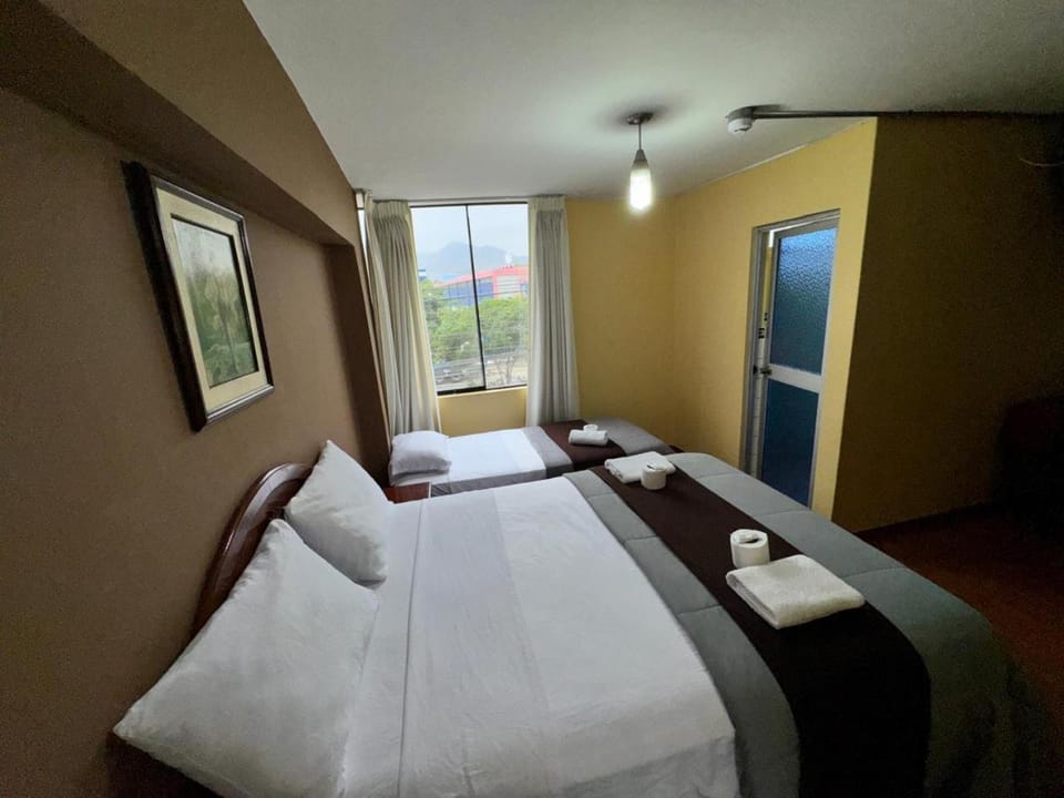 La Posada del Rey - Lima Airport Hostel Bed and Breakfast in Los Olivos