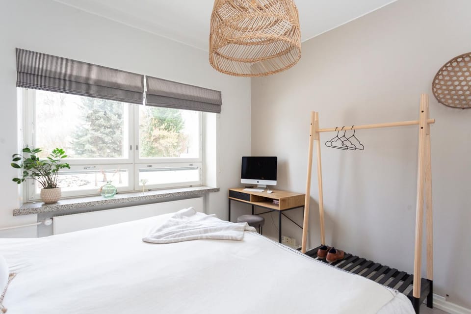 Photo of the whole room, Bedroom