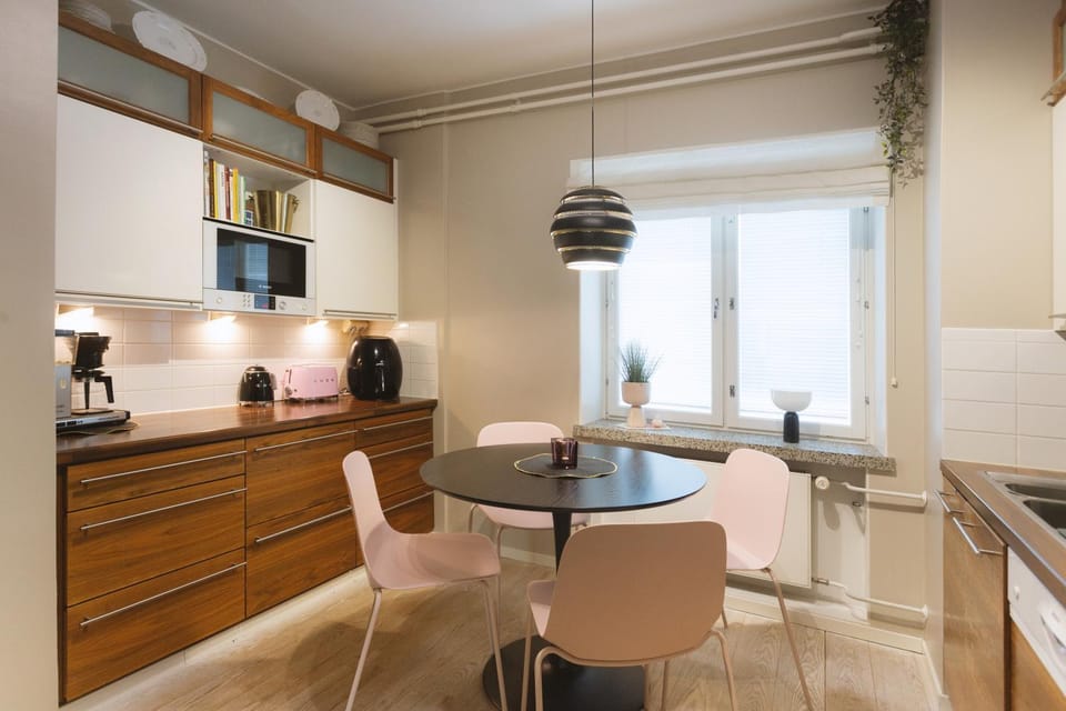 Kitchen or kitchenette, Dining area, stove