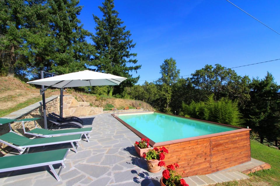 Swimming pool, sunbed