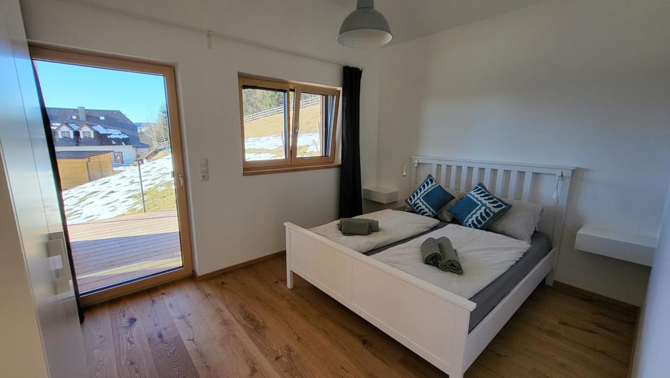 Bed, Balcony/Terrace, Photo of the whole room, Bedroom