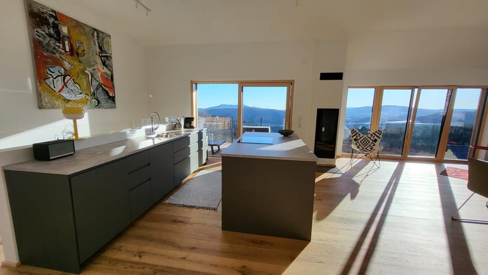 Dining area, Mountain view