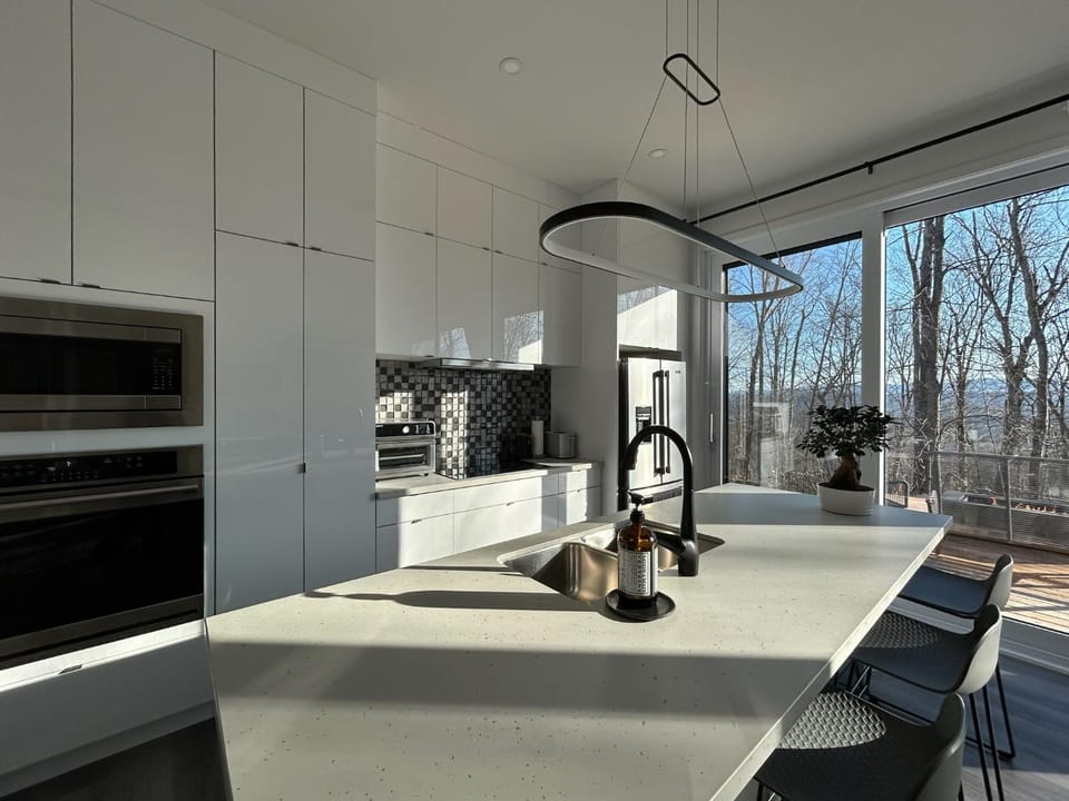 DAX HOUSE Stunning Mont-Tremblant Getaway Retreat House in Quebec