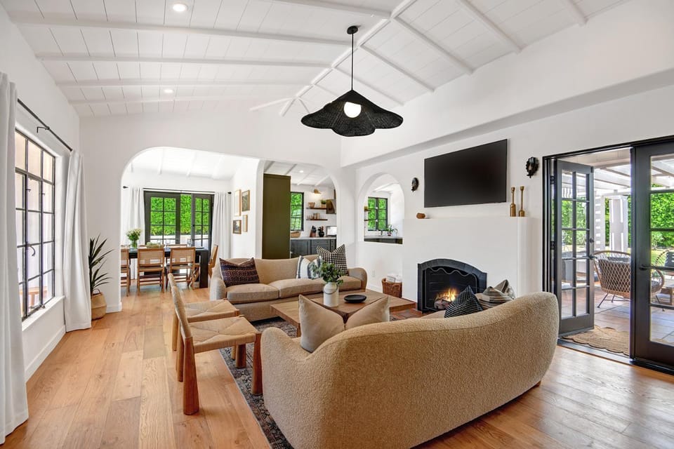 Famous Movie Colony Estate- Casa de Amigos Estate- Ultra Luxe, Pool, Spa, Firepit 4bd, 3.5bth House in Palm Springs