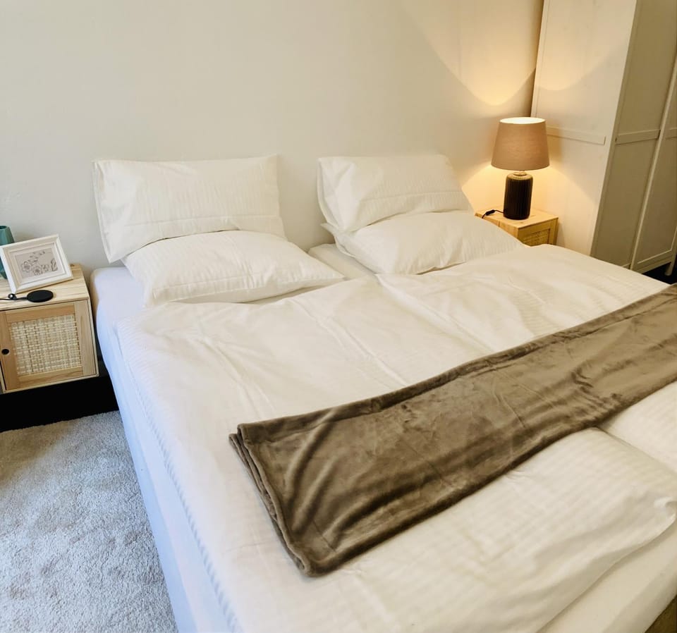 Bed, Photo of the whole room, Bedroom, hair dresser