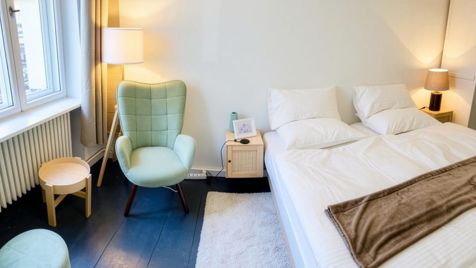 Bed, Photo of the whole room, Seating area, Bedroom
