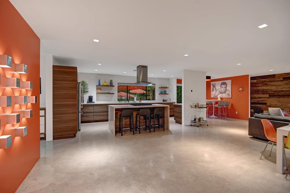 Ultra Luxury Resort Like Compound Pool, Spa, Fire Pit- Close to Everything- 4BD/2.5BTH House in Palm Springs