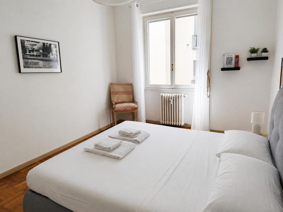 Bed, Photo of the whole room, Bedroom, internet, towels, air conditioner