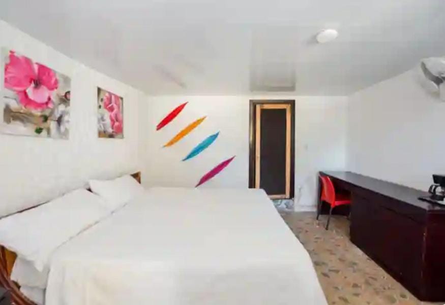 Dios es Fiel - Ali Hotel Bed and Breakfast in Punta Cana