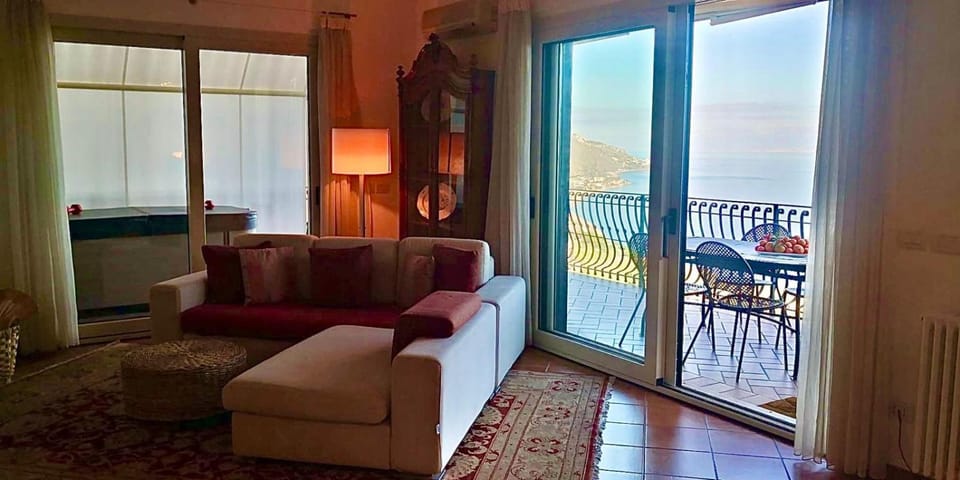 Lounge or bar, Sea view