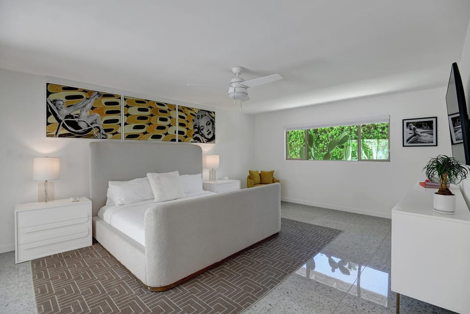 Ultra-Chic LUXE Mid-Century Estate- Resort Like Pool, Spa, Firepit, Outdoor Kitchen 3BED/3BATH House in Palm Springs