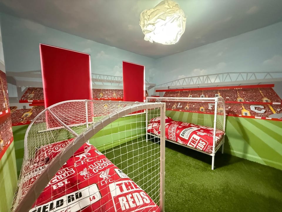 Anfield Abode - ENTIRE LFC THEMED HOUSE - Sleeps 6 House in Liverpool