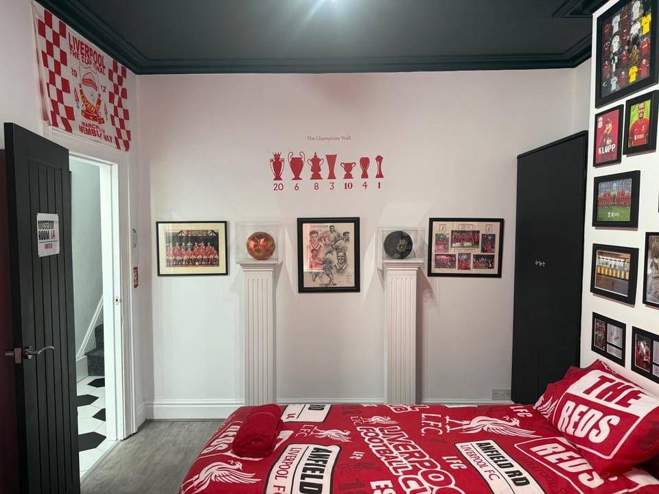 Anfield Abode - ENTIRE LFC THEMED HOUSE - Sleeps 6 House in Liverpool