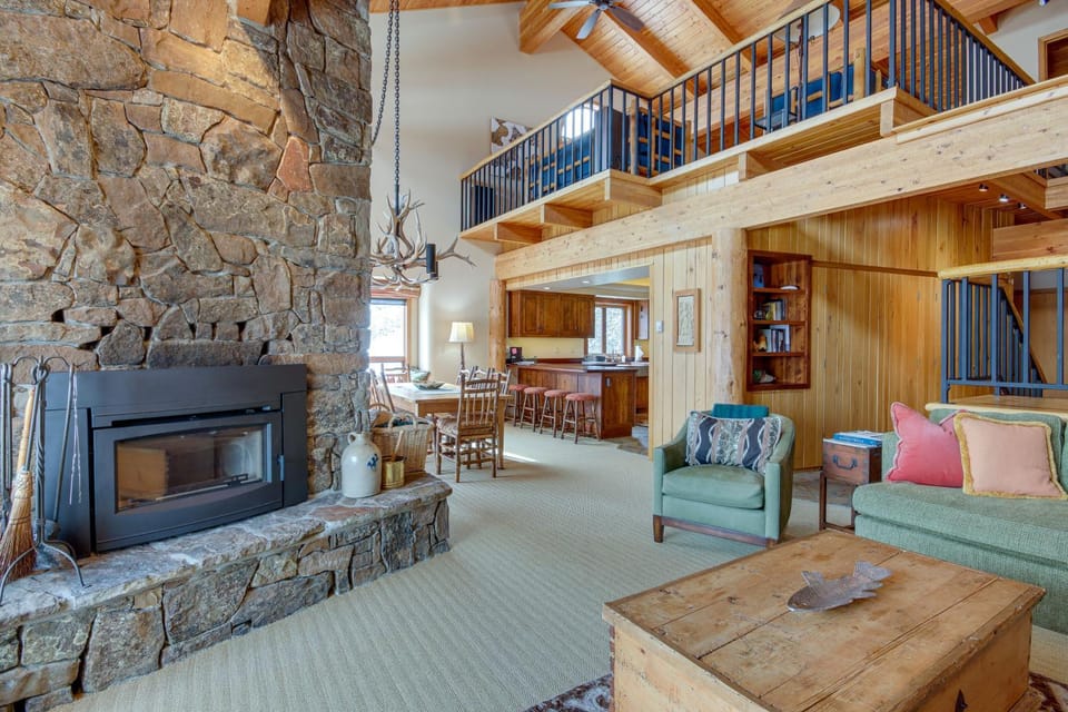 Big Sky Condo w/ Mountain Views < 1 Mi to Resort! House in Big Sky