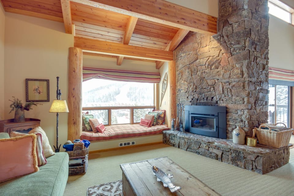 Big Sky Condo w/ Mountain Views < 1 Mi to Resort! House in Big Sky