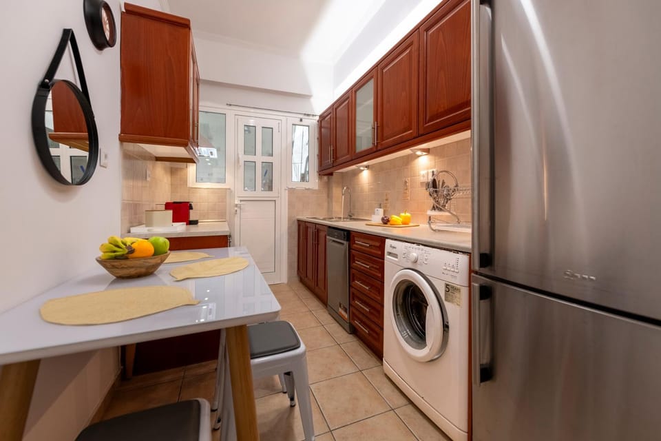 Kitchen or kitchenette, Dining area, pet friendly, stove, washing machine
