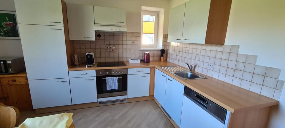 Coffee/tea facilities, Kitchen or kitchenette, dishwasher, minibar, stove
