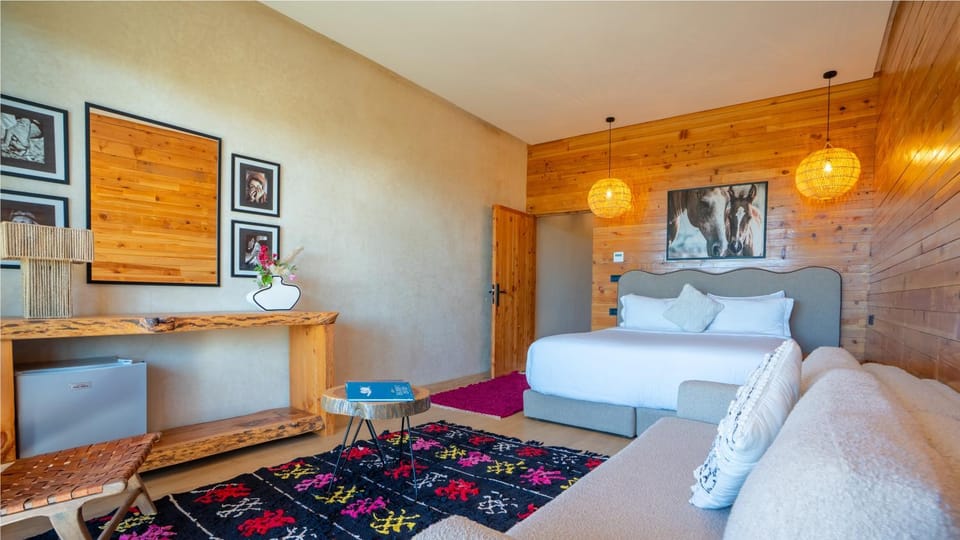 Photo of the whole room, Bedroom
