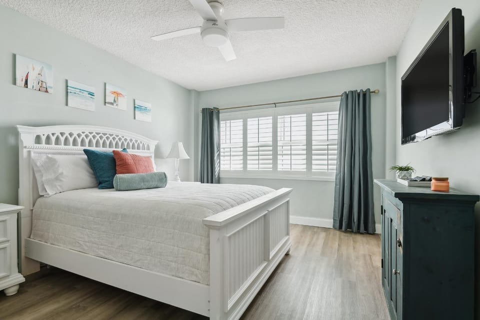 Bed, Bedroom, fireplace