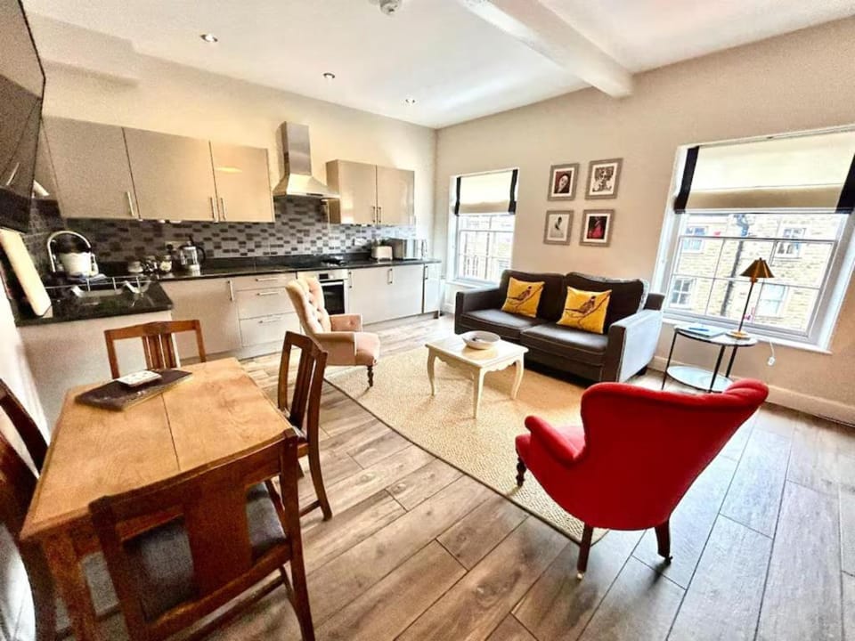 Kitchen or kitchenette, Living room, Seating area, Dining area, stove