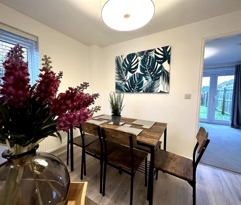 Middlebeck House by Blue Skies Stays House in Middlesbrough