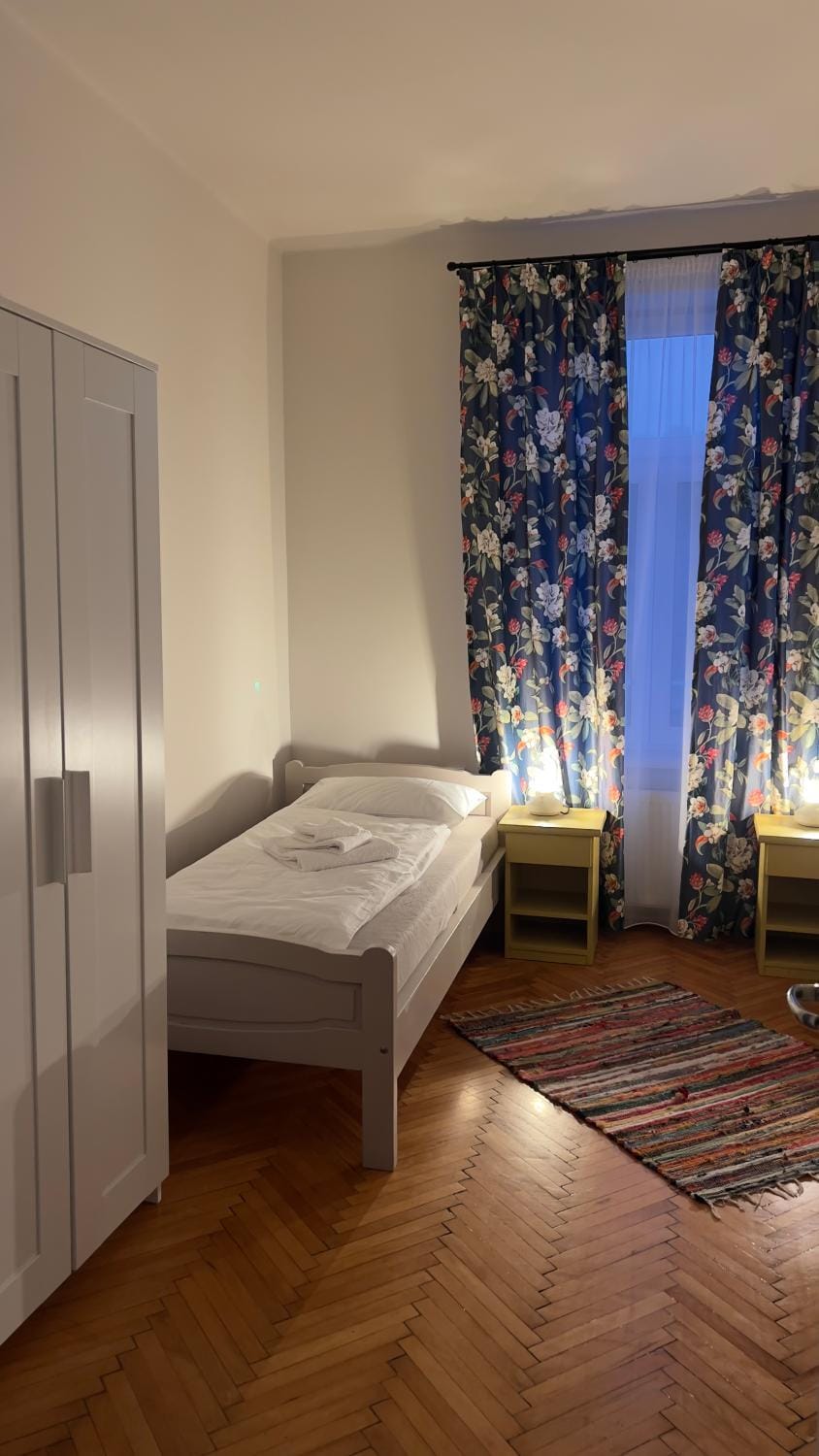 Bed, Photo of the whole room, Bedroom