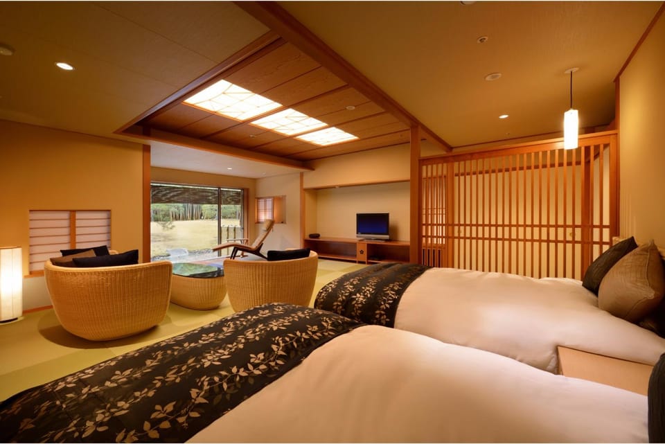 Day, Living room, Seating area, Bedroom, Garden view