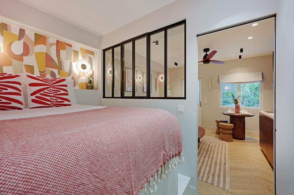 Bed, View (from property/room), Photo of the whole room, Bedroom, Inner courtyard view