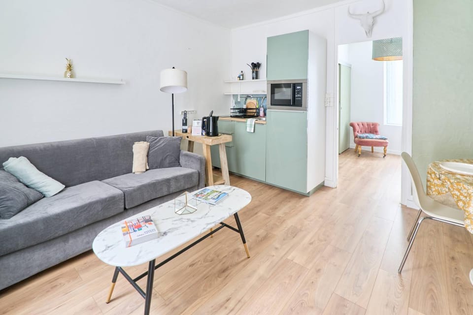 Kitchen or kitchenette, Living room