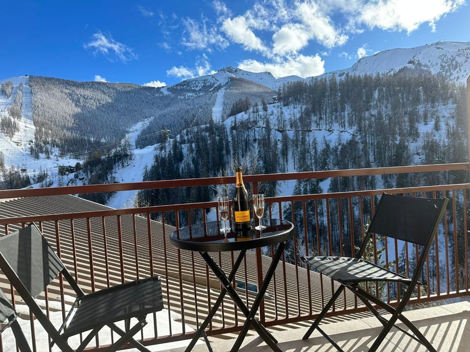 Balcony/Terrace, Mountain view