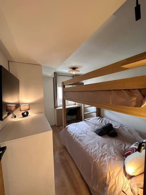 Bed, Photo of the whole room