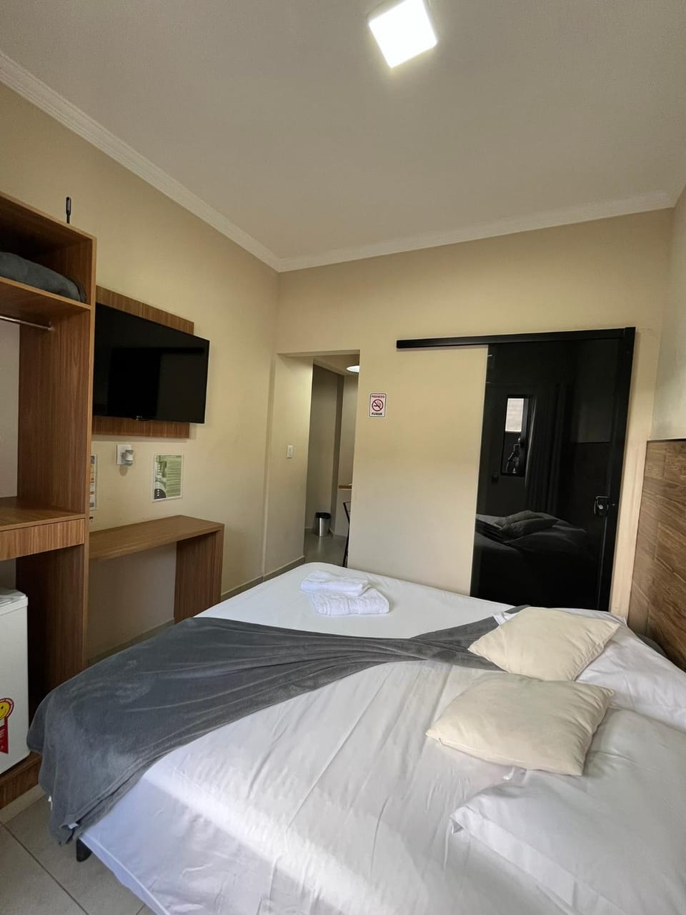Bed, TV and multimedia, Photo of the whole room, Bedroom, minibar