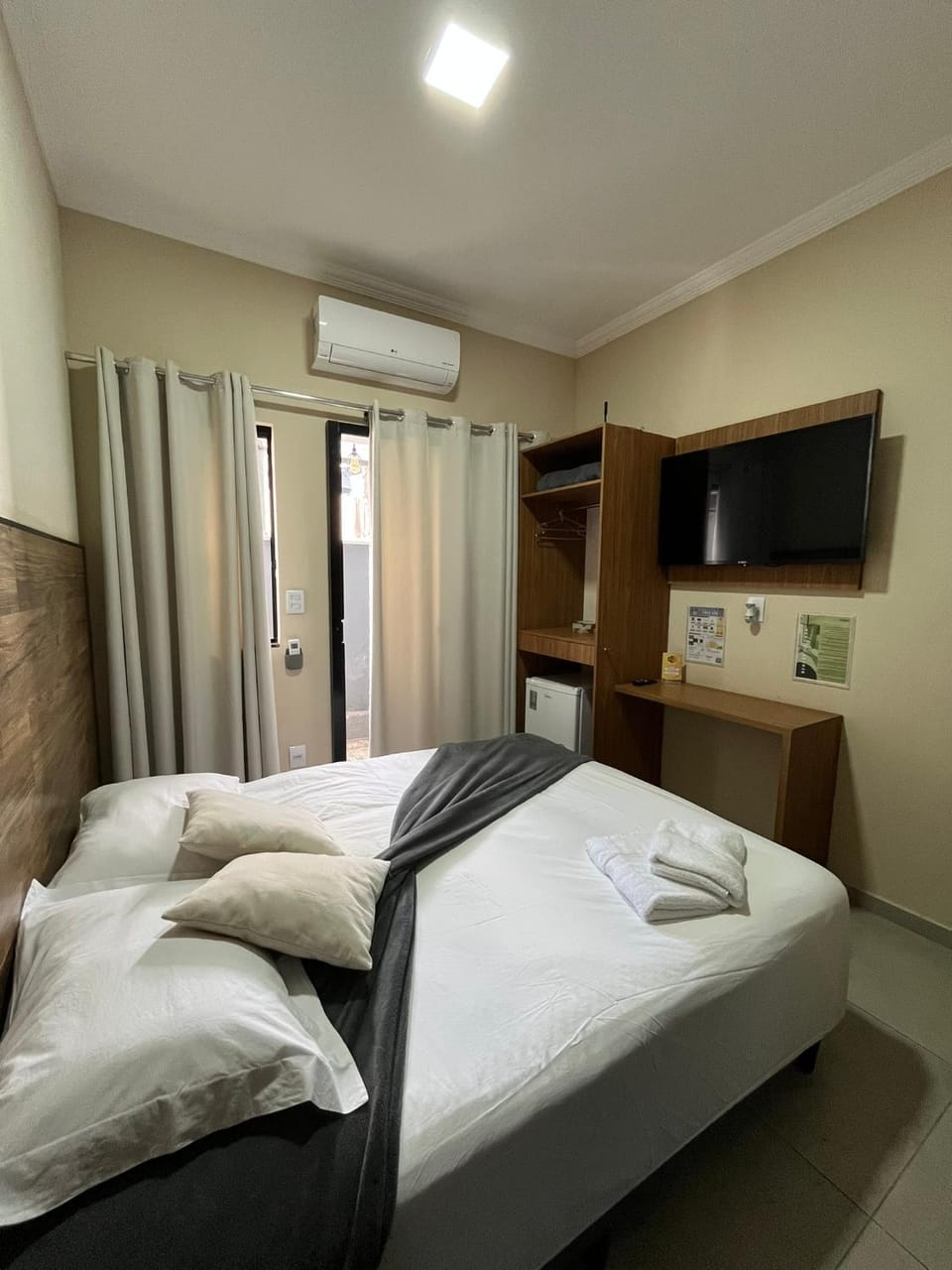 Bed, TV and multimedia, towels, air conditioner