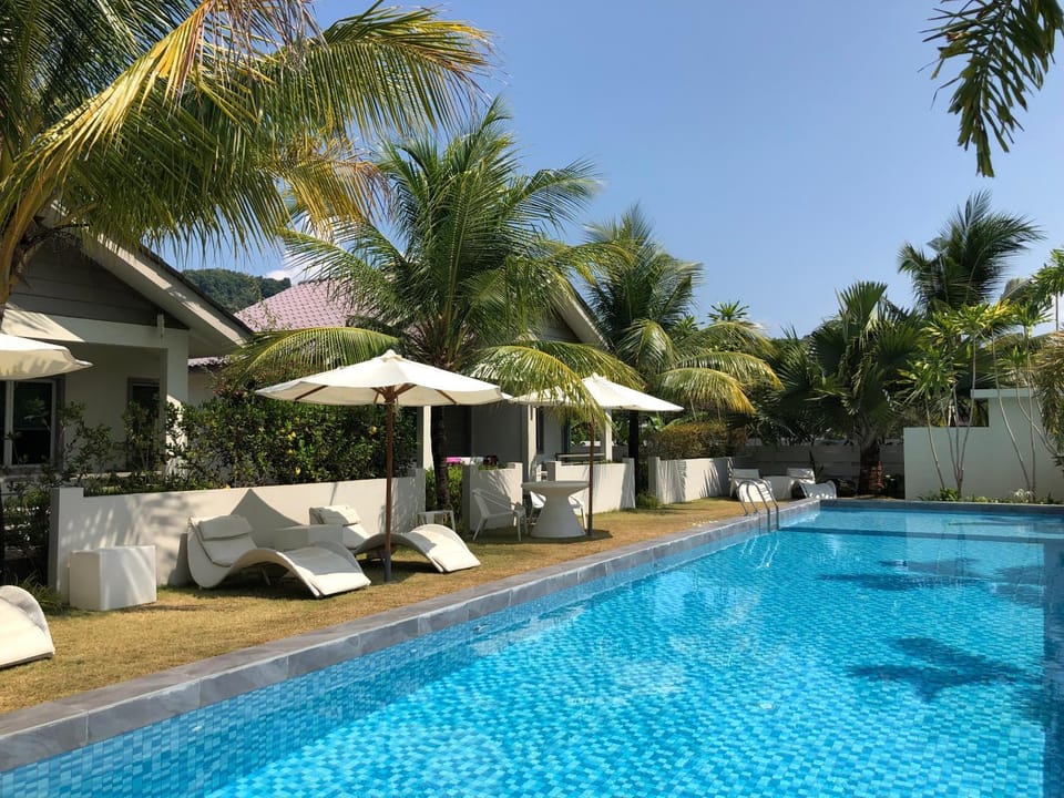 Swimming pool, Swimming pool
