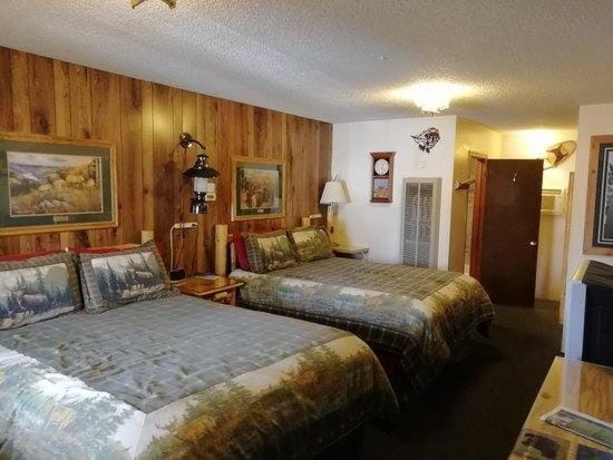 The Woodsman Country Lodge Motel Chalet in Oregon